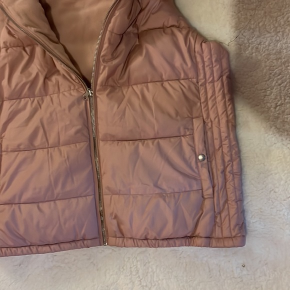 Old Navy Pink Puffer Vest - Picture 5 of 5